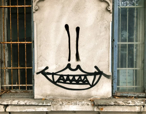 Beautiful Shot Face Graffiti Old House Bucharest — Stock Photo, Image