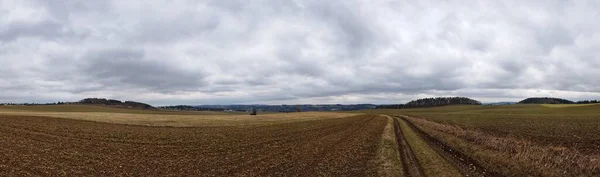 Plano Panorámico Campo Agrícola Bajo Cielo Brillante —  Fotos de Stock