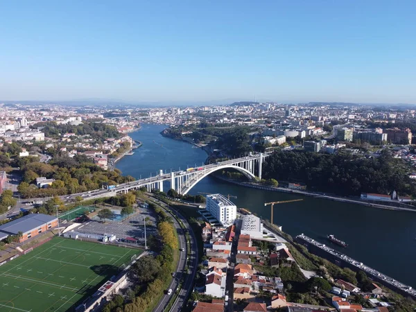 Eine Luftaufnahme Des Fußballstadions Der Universität Und Des Flusses Arrabida — Stockfoto