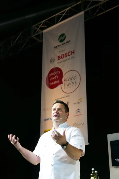 Chef Haciendo Una Demostración Food Wine Expo Johannesburgo Sudáfrica — Foto de Stock