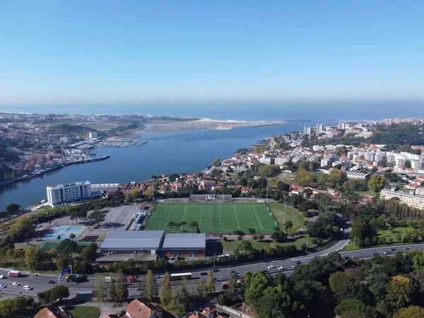 Eine Luftaufnahme Des Fußballstadions Der Universität Und Des Flusses Arrabida — Stockfoto