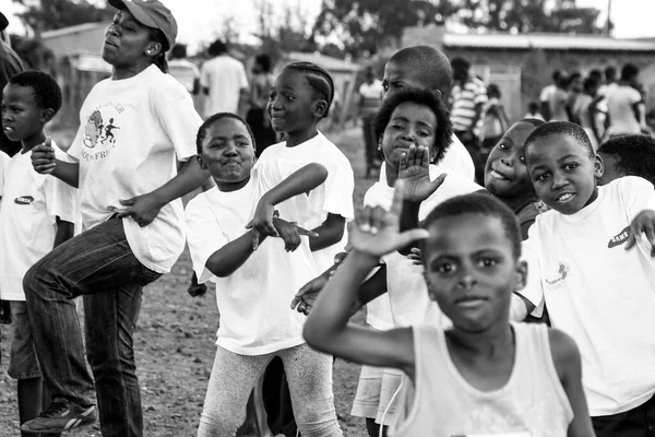 Güney Afrika Johannesburg Daki Okul Bahçesinde Poz Veren Afrikalı Çocukların — Stok fotoğraf