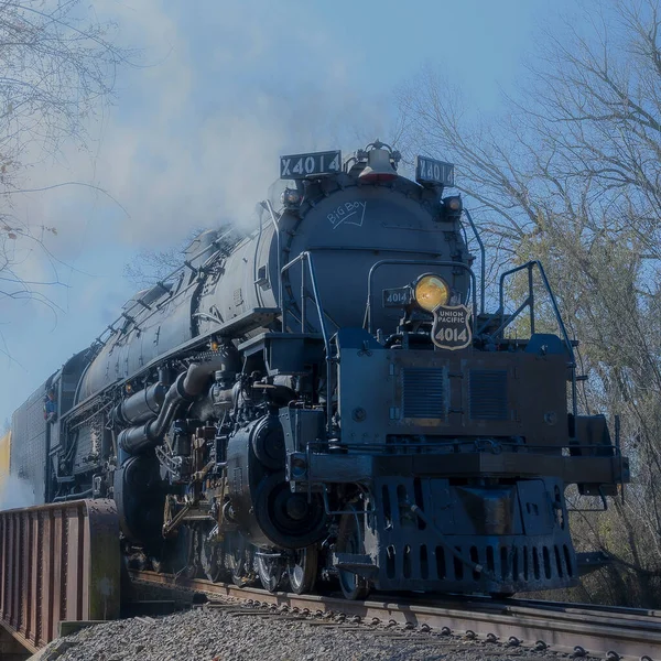 Vacker Bild Union Pacific Big Boy Locomotive Skarp Höstdag Mot — Stockfoto