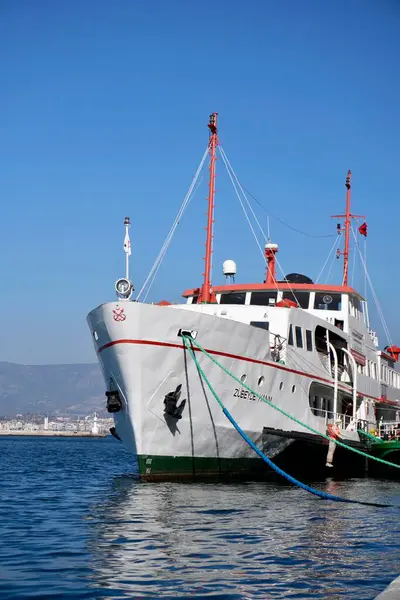 Disparo Vertical Del Zubeyde Hanim Boat Izmir Alsancak — Foto de Stock