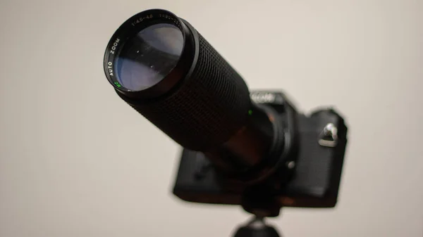 Kameranın Büyük Lensli Yakın Plan Fotoğrafı — Stok fotoğraf