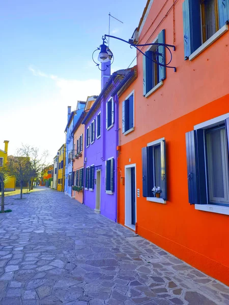 Een Lage Hoek Shot Van Kleurrijke Geschilderde Huizen Burano Eiland — Stockfoto