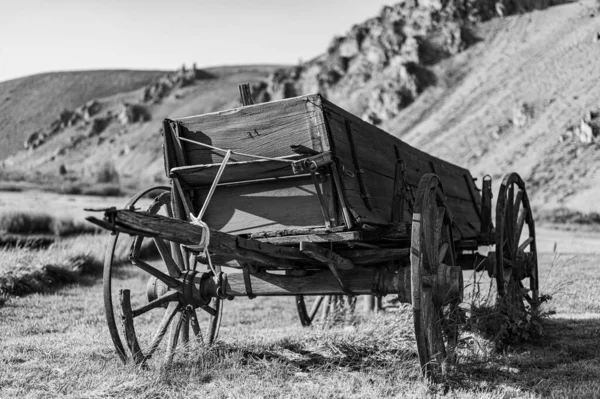 Çiftlikteki Eski Bir Arabanın Yakın Çekimi — Stok fotoğraf