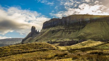 Kartal Kayası 'nın güzel bir manzarası, Leitrim, İrlanda