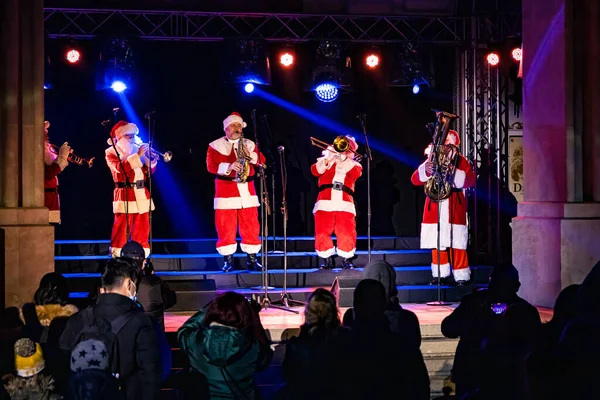 Coro Papai Noel Apresentando Mercado Clássico Natal Ópera Nacional Bucareste — Fotografia de Stock