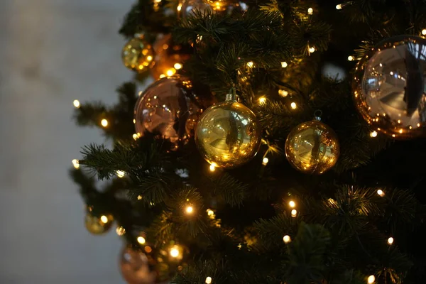 Une Mise Point Sélective Arbre Noël Avec Des Lumières Des — Photo