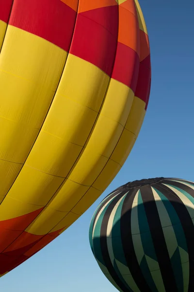 Närbild Varmluftsballonger Flyger Över Bend Oregon Mot Klar Blå Himmel — Stockfoto