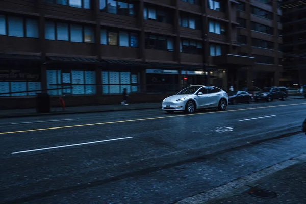 Gros Plan Une Tesla Conduisant Vancouver Jour Pluie — Photo