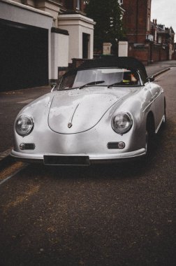 Nottingham 'daki Porsche 356 1500 Speedster' ın ön görüntüsü.