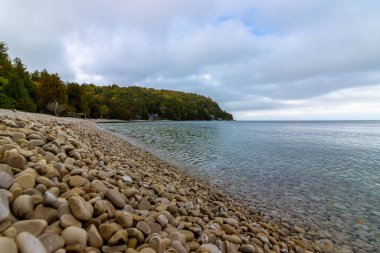 Michigan Gölü Wisconsin 'deki Door County plajından sonbaharda ABD
