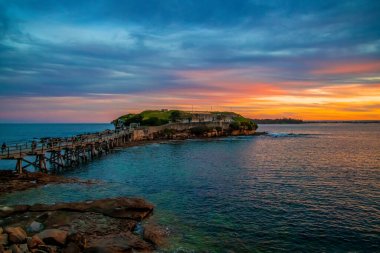 Çıplak Ada (Yeni Güney Galler) günbatımı arka planında