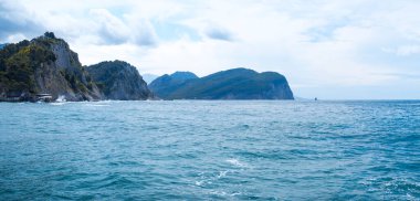 Karadağ 'ın Budva kentindeki Adriyatik Denizi' nin panoramik manzarası
