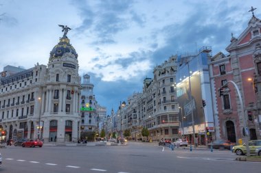 Madrid 'in merkezinde bir sokak manzarası
