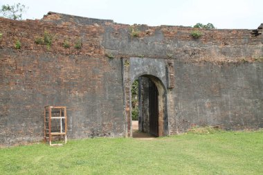 Eski bir tahkimat duvarı manzarası, Vietnam.
