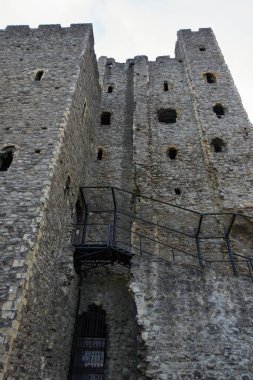 İngiltere 'deki Rochester Kalesi' nin düşük açılı görüntüsü.
