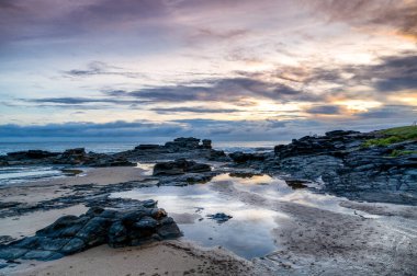 Queensland, Avustralya 'nın Sunshine Sahili' ndeki Mooloolaba Sahili.