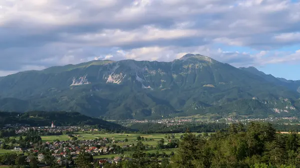 Una Vista Natural Ciudad Bled Paisaje Montaña Eslovenia — Foto de Stock