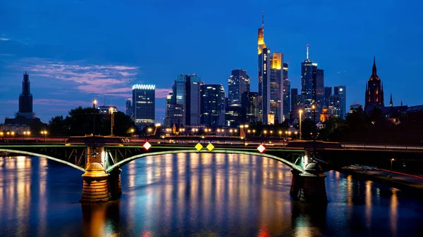 Skyline Illuminato Vicino All Acqua Francoforte Germania — Foto Stock