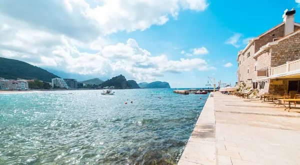 Bewolkte Blauwe Lucht Boven Adriatische Zee Sveti Stefan Budva Montenegro — Stockfoto