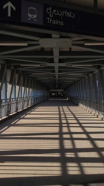 Vertical Shot Bridge Cover Leading Train Station — Stock Photo, Image