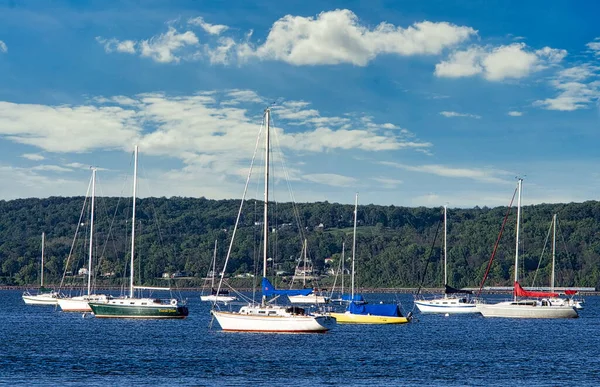 Skupina Lodí Kotvící Hudson Bay New York Usa — Stock fotografie