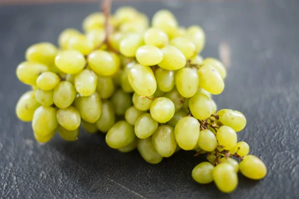 Selective Focus Shot Cluster Green Grapes Gray Background — Stock Photo, Image