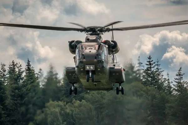 Helikopterin Uçmaya Hazırlandığı Yakın Çekim — Stok fotoğraf