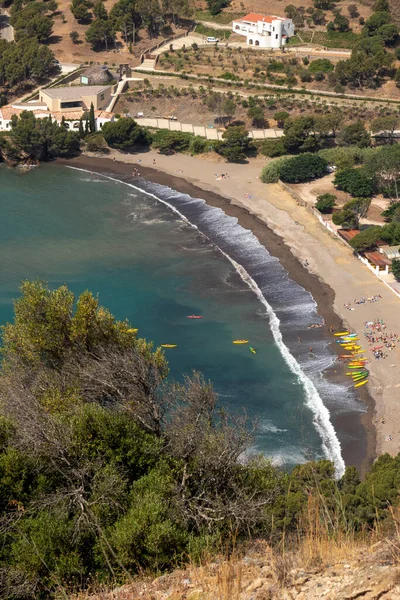 Spanya Ağaçlarla Dolu Bir Yaz Gününde Costa Brava Plajının Çok — Stok fotoğraf