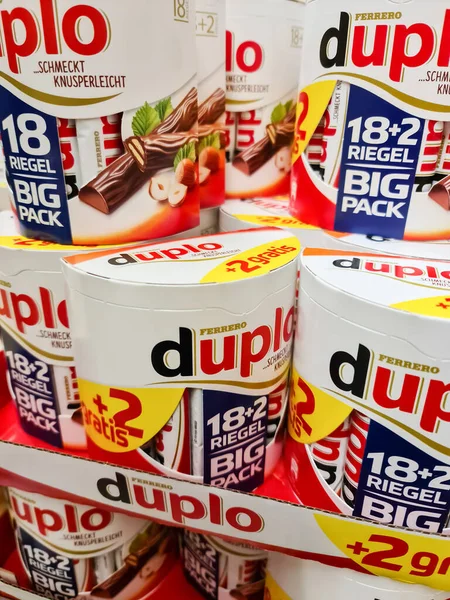 Photo Large Stack Duplo Chocolate Bars Supermarket — Stock Photo, Image