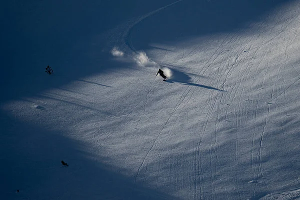 Una Vista Panorámica Una Persona Esquiando Por Montaña — Foto de Stock
