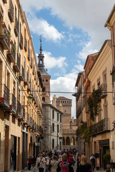 Vertical Shot Tourists Roaming Streets Segovia Spain Cloudy Sky — Stock Photo, Image