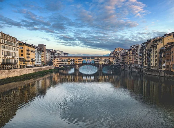 Famosa Ponte Arco Ponte Vecchio Que Cobre Rio Arno Florença — Fotografia de Stock