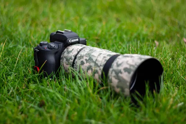 Een Close Shot Van Een Canon M50 Met Een Telelens — Stockfoto