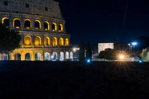 Una Foto Notturna Del Colosseo — Foto Stock