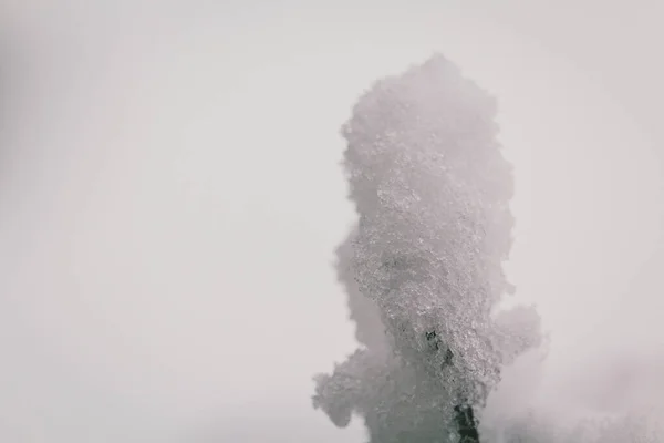 Крупный План Накопления Снежного Кристалла Палочке После Сильного Снежного Шторма — стоковое фото