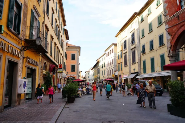 Het Uitzicht Drukke Straat Pisa Italië — Stockfoto