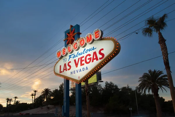 Low Angle Welcome Fabulous Las Vegas Sign Paradise Usa Sunset — Stock Photo, Image