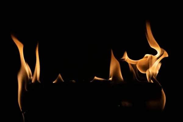 Tiro Perto Incêndio Chamas Isolado Fundo Preto — Fotografia de Stock