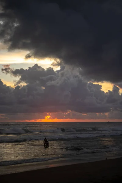 Vertical Shot Wavy Sea Sunset Sky — Stock Photo, Image