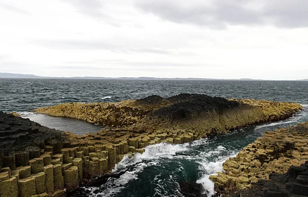 Een Prachtig Uitzicht Zee Van Staffa Eiland Onder Bewolkte Lucht — Stockfoto