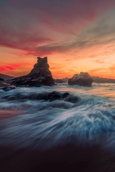 Uma Fotografia Vertical Pôr Sol Panorâmico Praia Portugal — Fotografia de Stock