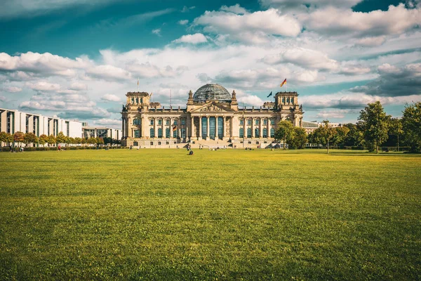 Parliament Building Germany Reichstag Large Green Field Front — Stock Photo, Image