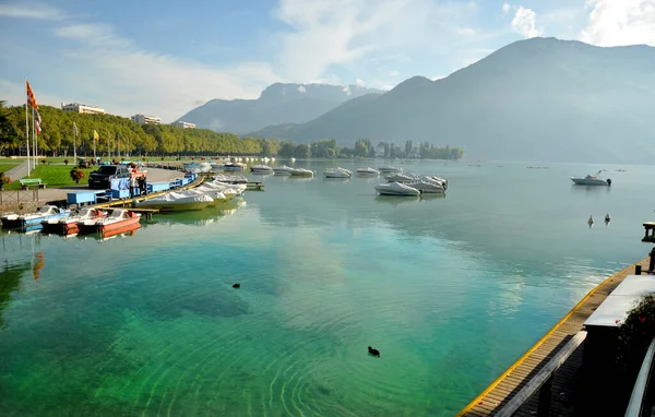 Una Hermosa Toma Lago Tranquilo Autum Annecy Francia — Foto de Stock