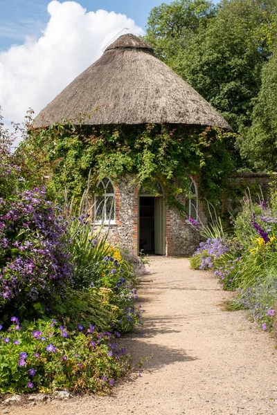 Een Kleine Prachtige Thatched Tuinhuis West Dean Gardens — Stockfoto