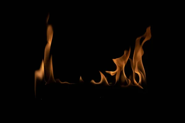 Nahaufnahme Eines Brennenden Feuers Isoliert Auf Schwarzem Hintergrund — Stockfoto
