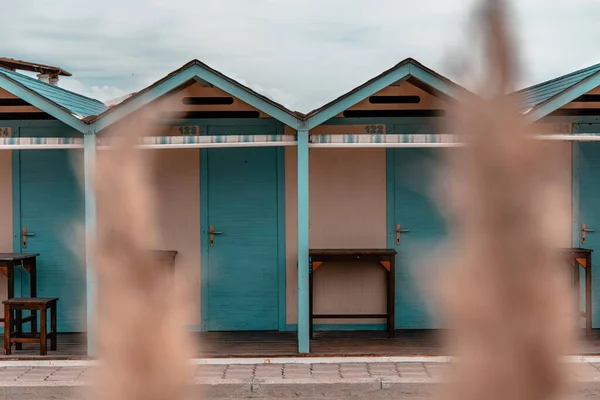 Selective Focus Shot Turquoise Numbered Cabins Cloudy Sky Background — Stock Photo, Image